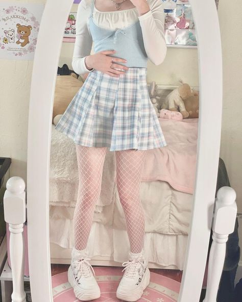 Pastel Plaid Outfit, Pastel Goth Outfits Kawaii, Soft Blue Outfit, Plaid Pleated Skirt Outfit, Pastel Outfit Ideas, Blue And White Outfits, Creepy Cute Fashion, Pastel Skirt, Girly Outfit