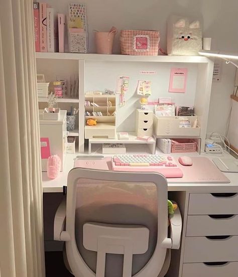 Aesthetic Desk Setup Korean, Coquette Desk Setup, Girls Desk Ideas, Study Desk Aesthetic, Cute Desk Setup, Aesthetic Study Desk, Dream Desk, Study Desk Decor, Pink Room Decor