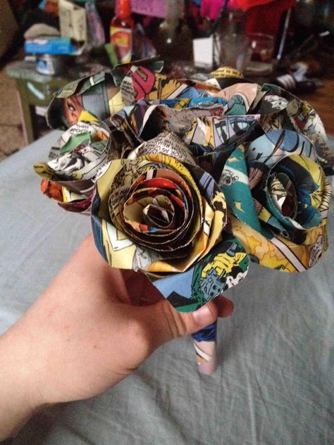 comic book roses I made for my girlfriend for valentines day Comic Wedding, Book Roses, Marvel Wedding, Comic Book Wedding, Nerd Wedding, Geeky Wedding, Superhero Wedding, Nerdy Wedding, Geek Wedding