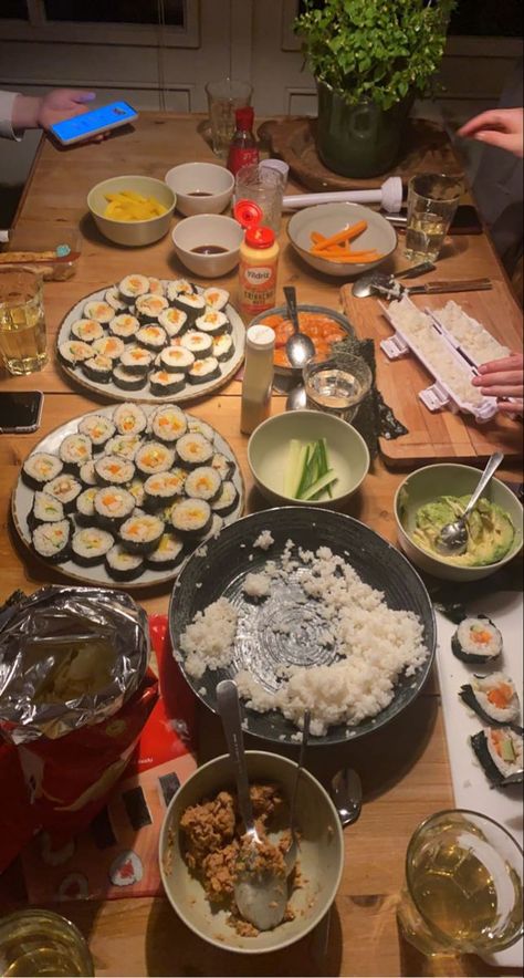 Homemade Sushi Night Aesthetic, Sushi Making Date Night, Making Sushi At Home Aesthetic, Making Food With Friends Aesthetic, Making Dinner With Friends Aesthetic, Sushi Making Aesthetic, Homemade Sushi Night, Making Sushi Aesthetic, Hosting Friends Aesthetic