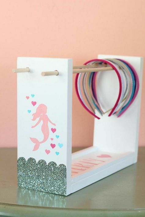 Headband Storage, Girls Room Diy, Hair Accessories Holder, Accessory Holder, Mermaid Room, Organizing Hair Accessories, Headband Holder, Kraf Diy, Accessories Holder