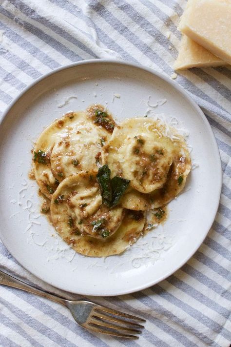 MUSHROOM & RICOTTA RAVIOLI | Classic homemade ricotta ravioli meet the big flavours of porcini mushrooms. Served with a sage brown butter sauce that adds to the luxury. Sage Brown Butter Sauce, Mushroom Ricotta, Best Vegetarian Dishes, Sage Brown Butter, Ravioli Filling, Homemade Ricotta, Mushroom Ravioli, Ricotta Ravioli, Brown Butter Sauce