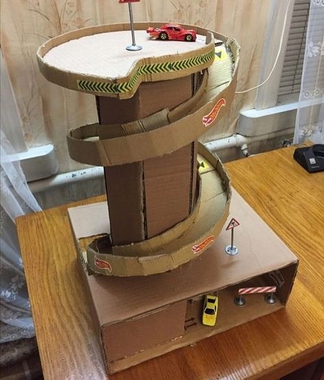 Cardboard Road Track, Cardboard Hot Wheels Track, Hotwheels Track Ideas, Diy Hotwheels Track, Diy Hot Wheels Track, Cardboard Race Track, Diy Race Track, Hot Wheels Track Diy, Hot Wheels Diy