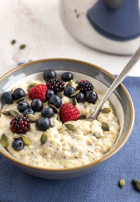 Vegan Gluten Free Breakfast, Quinoa Porridge, Chia Recipe, Porridge Recipes, Superfood Recipes, Honey Recipes, Easy Cheesy, Food Magazine, Vegan Eating