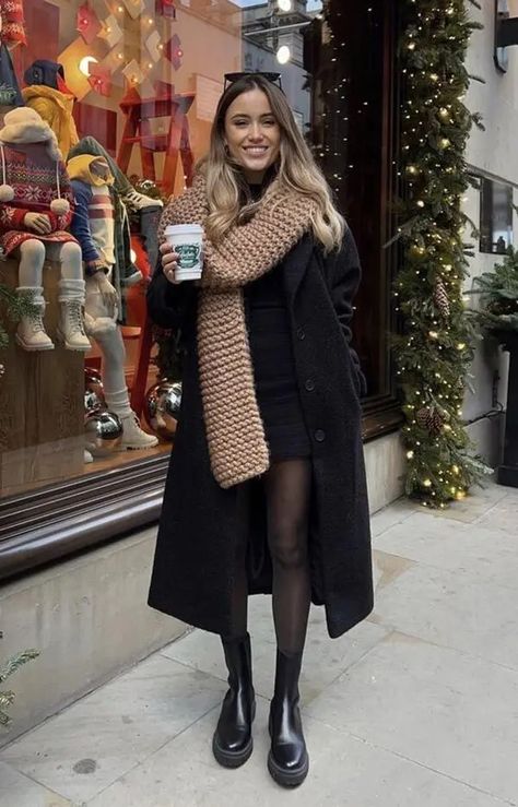 Nyc Fall Night Outfits, New Your Winter Outfits, Fall Outfit Simple, Spring Canada Outfit, Negative Weather Outfit, Winter Milan Outfit, Outfit With Skirt Winter, Switzerland Outfit Ideas Summer, Cute Winter Boots Outfits