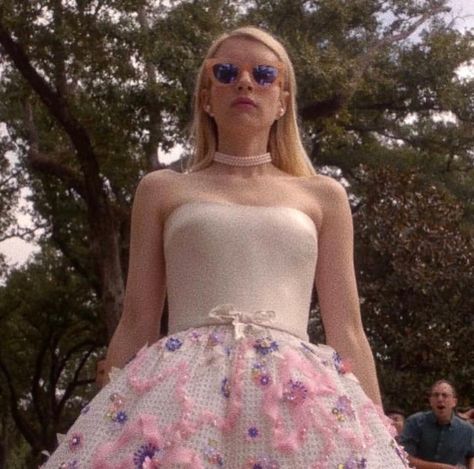 What’s your favorite quote from Chanel Oberlin, Queen of Kappa? 💅🏻 Chanel Oberlin, Scream Franchise, Rose Aesthetic, Chanel #1, Queen Outfit, Rosé Aesthetic, Scream Queens, Lisa Rosé, Fav Characters