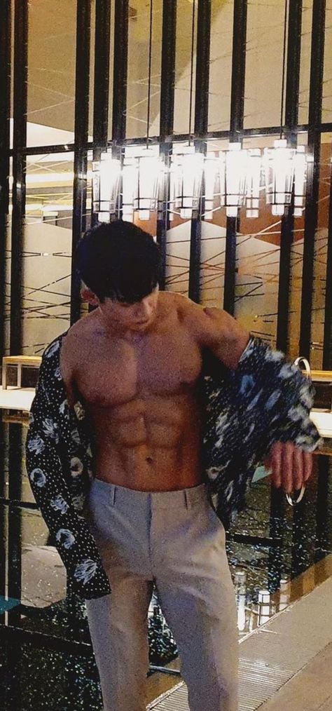 Wonho Abs, Lockscreen Background, Asian Male Model, Won Ho, Handsome Asian Men, Hottest Anime Characters, Monsta X Wonho, Shirtless Men, Parkour