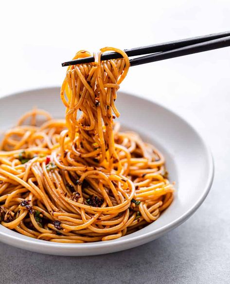 This Spicy Sichuan Noodles with garlic chili oil dish is incredibly delicious! It's the perfect last-minute dinner idea that tastes better than takeout. #noodles #sichuan #spicynoodles #asianrecipes #chineserecipes #chinesenoodles Chili Oil Noodles, Chili Oil Rice Noodles, Spicy Oil Noodles, Chili Oil Garlic Noodles, Spicy Garlic Chili Oil Noodles, Szechuan Noodles, Chinese Food Menu, Chilli Garlic Noodles, Chinese Noodle Dishes