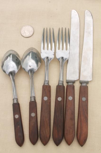 vintage wood handled flatware, picnic basket silverware spoons, forks, knives Tavern Kitchen, Wooden Silverware, Witches Of East End, Camping Dishes, Cottage Witch, Vintage Flatware, Survival Life, Practical Magic, Home Decor Kitchen