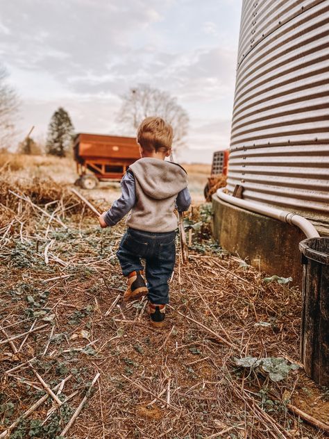 Toddler Boy Outfits Country, Rancho Photoshoot, Country Toddler Boy, Country Boy Outfits, Farm Clothes, Farm Boys, Country Boy, Au Pair, Future Family