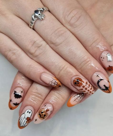 These nails showcase a Halloween theme with a nude base color, orange tips, and black designs. The almond-shaped nails feature adorable Halloween motifs, including bats, ghosts, spiders, and jack-o’-lanterns. This playful nail art is perfect for embracing the spooky season. Nail Designs Orange, Orange Tips, Ghosts And Pumpkins, Halloween Nail Designs, Halloween Nail, Halloween Nail Art, Nail Shapes, Jack O, Holiday Nails