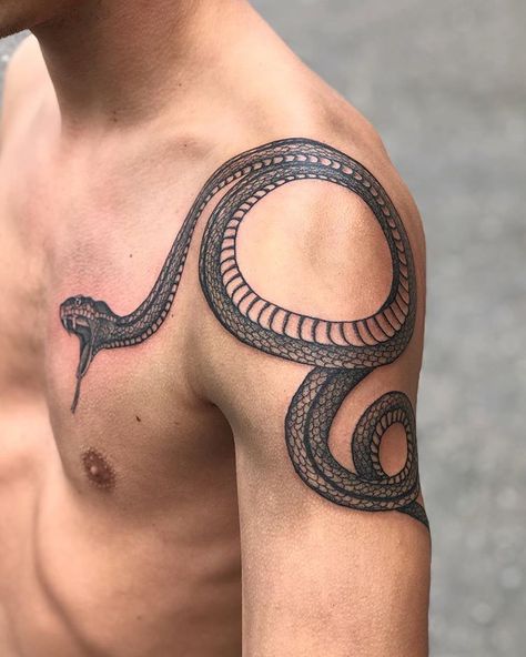 H.B. Nielsen (@hbnielsentattoo) • Instagram photos and videos Cool Little Tattoos, Tattoo Homme, Ems Tattoos, Around Arm Tattoo, Brain Tattoo, Mens Shoulder Tattoo, Cool Arm Tattoos, Traditional Tattoo Sleeve, Snake Tattoo Design