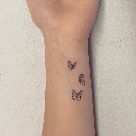 Creative Minimal Tattoo, Minimal Tattoo Arm Women, Minimalistic Small Tattoo, Cute Minimal Tattoos For Women, 3 Tiny Butterfly Tattoo, Minimal Cute Tattoo, Minimal Tiny Tattoo, Tattoo In Hands For Women, Tiny Butterfly Tattoos For Women