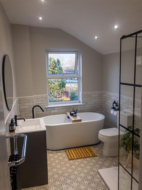 Small En Suite With Bath, Bath And Separate Shower Ideas, Modern Family Bathroom Ideas, Large En Suite Bathroom Ideas, En Suite Shower Room Double Sink, Ensuite Bathroom Ideas With Bath, Suburban Bathroom Ideas, Bathroom Ideas With Bath And Shower Cubicle, Four Piece Bathroom Layout