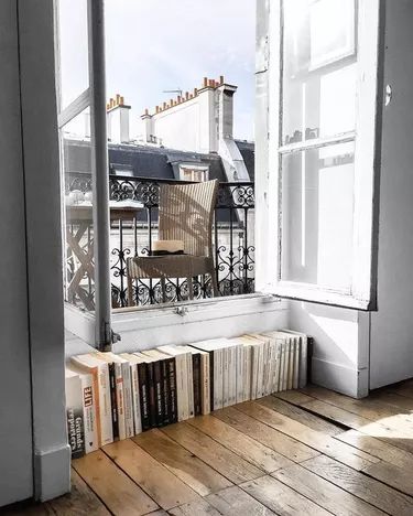 Balcony Architecture, Paris Apartment Interiors, Architecture Beautiful, Interior Design Minimalist, Apartment Aesthetic, Apartment Balcony, Parisian Apartment, Design Apartment, Paris Apartments