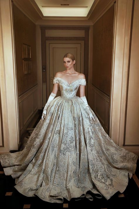 Sadek Majed, Cinderella Prom Dress, Brides Gown, Gown Ideas, 파티 드레스, Royal Dresses, Couture Bridal, Fantasy Gowns, A Wedding Dress