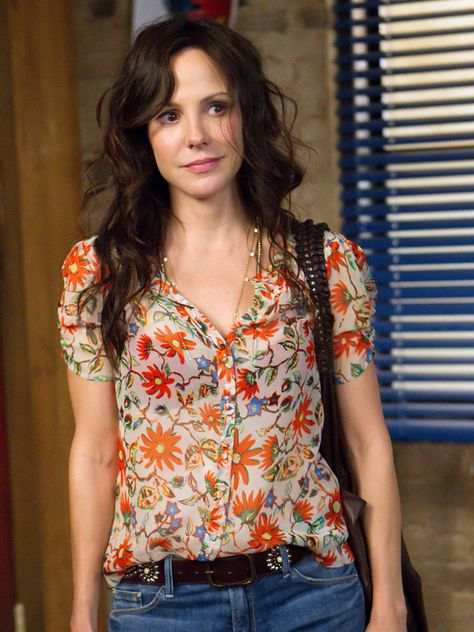 She crazy, love her. #nancybotwin Tumblr, Nancy Botwin, Carefree Style, Mary Louise Parker, Dope Clothes, Curated Closet, Mary Elizabeth Winstead, Tv Fashion, Shows And Movies