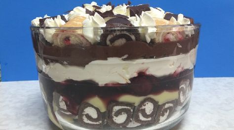 Swiss Roll Trifle Swiss Roll Trifle, Trifle Custard Recipe, Egg Free Cake, Chocolate Trifle Desserts, Swiss Cake, Chocolate Swiss Roll, Egg Free Cakes, Swiss Rolls, Eggless Chocolate Cake