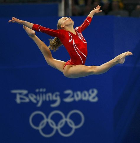 Lessons From The Gym Alina Kabaeva, Gymnastics Images, Nastia Liukin, Sport Model, Amazing Gymnastics, Beijing Olympics, Gymnastics Photos, Gymnastics Pictures, Olympic Gymnastics