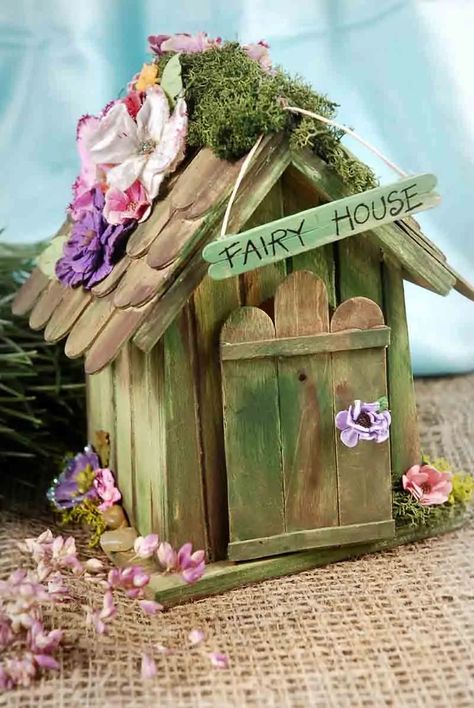 25 DIY Fairy Door Ideas from Popsicle or Wooden Craft Sticks & Rocks Popsicle Stick Houses, Funny Vine, Diy Popsicle, Fairies Garden, Fairy Garden Designs, Fairy Gnome, Fairy Garden Crafts, Fairy Homes, Mini Gardens