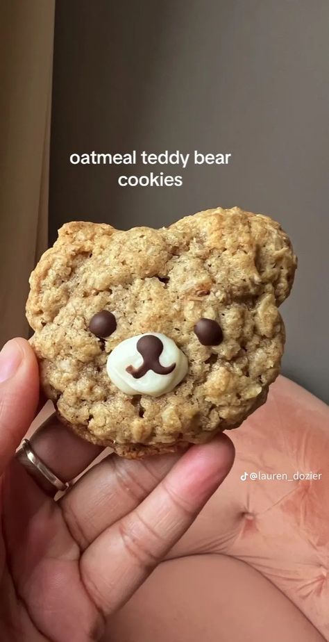 Banana Crumble Cookie, Bear Oatmeal Cookies, Bear Shaped Cookies, Cute Cookies Recipes, Teddy Bear Desserts, Bear Themed Food, Cute Baking Ideas, Baked Goods Aesthetic, Best Deserts