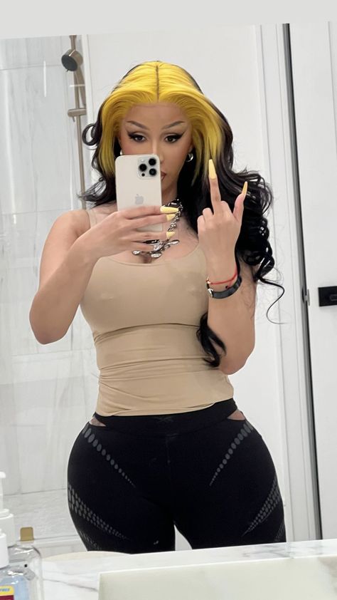 Cardi B Aesthetic, Cardi B Hair, Cardi B Hairstyles, Cardi B Outfits, Natural Hair Weaves, Colorful Wigs, Cute Online Clothing Stores, Alt Makeup, Birthday Hairstyles