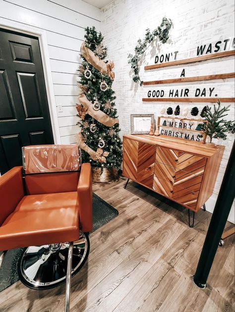 Rustic Salon Decor, Hair Salon Suite, Salon Decor Studio, Salon Suite Decor, Home Hair Salons, Esthetics Room, Hair Salon Design, Hair Salon Interior, Salon Suites Decor