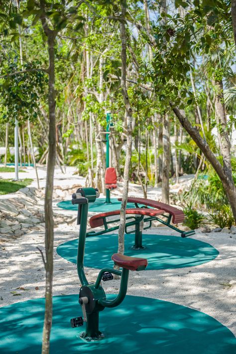 Gimnasio al aire libre Outdoor Workout Area, Space Playground, Yoga Area, Neighborhood Park, Landscape Details, Yoga Poses For Back, Gym Outdoor, Puerto Morelos, Cool Yoga Poses