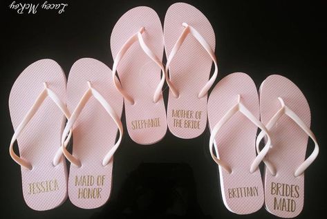 Bridesmaid Flip Flops, Bridesmaid Gifts From Bride, Bride Slippers, Custom Flip Flops, Best Bridesmaid Gifts, Girls Trips, Girls Trip Gifts, Wedding Flip Flops, Personalized Flip Flops