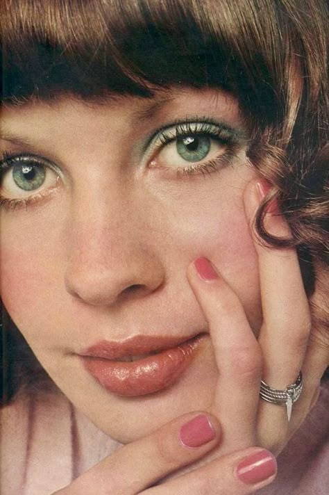 70’s Hair And Makeup, Decade Makeup, 70s Make Up, 1970s Magazine, 70s Fashion Magazine, 60’s Makeup, 1970s Makeup, 70’s Hair, Vintage Makeup Ads