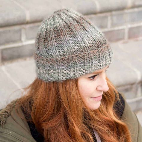 Flat Knit Hat Free Knitting Pattern- perfect for beginners! - Knit Hats Free Pattern Ladies, Knit Flat Hat Free Pattern, Flat Knit Hat, Knitted Hat Patterns Free Women, Mens Hat Knitting Pattern, Crochet Hats Free Pattern Ladies, Christmas Knits, Pom Hats, Easy Knit Hat