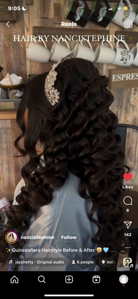 Hair Ideas For Quince, Quince Half Up Half Down Hairstyles, Quince Hair Bun, Quince Dama Hairstyles, Quince Hairstyles Down, Cute Hairstyles For Party, Xv Hairstyles Quinceanera, 15 Hair Quinceanera, Hair Down Quinceanera Hairstyles