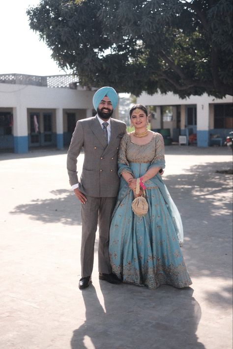 Punjabi wedding outfit / couple goals Punjabi Couple Wedding Dress, Punjabi Men Outfit, Wedding Punjabi Suits Brides, Punjabi Wedding Couple Outfit, Punjabi Engagement Outfit, Punjabi Groom Outfit, Engagement Outfits Indian Couple, Luxurious Lehenga, Engagement Outfits Indian