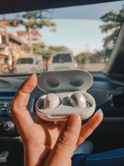 Samsung Earbuds Aesthetic, Wireless Earbuds Aesthetic, Earbuds Aesthetic, Samsung Earbuds, Air Buds, Samsung Earphones, Creative Vision Boards, Air Bud, Samsung A21s