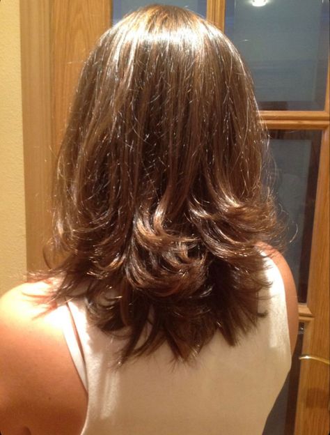 U Shaped Layered Hair Short, Layers Short Wavy Hair, Haircut Just Below Shoulders, Long Bob Haircuts For Thick Hair Shoulder Length Medium Layered, Hairstyles For Layered Hair, Haircuts Straight Hair, Short Hair Haircuts, Beauty Inside, Cut My Hair