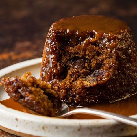 Sticky Toffee Puddings Sticky Toffee Cake, Yorkshire Pudding Batter, Cheese Scone Recipes, Pudding Desserts Recipes, British Baking Show Recipes, Date And Walnut Cake, Coffee And Walnut Cake, Toffee Cake, Steak And Ale