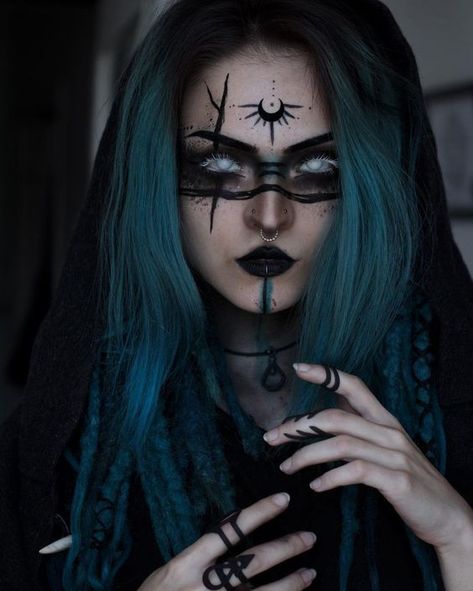 Gothic Fantasy Makeup, Grey Witch Makeup, Dark Elf Hairstyles, Elf Fantasy Makeup, Red Witch Makeup Halloween, Halloween Style Makeup, Hecate Makeup Ideas, Black Viking Makeup, Dark Fae Costume Diy