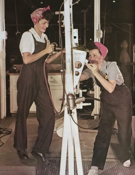 1940s Factory Women, 1940s Workwear Women, Vintage Women Photos 1950s, Vintage Working Women, 1950s Working Women, 1920s Working Women, Factory Worker Outfit Women, Warehouse Worker Outfit, Blue Collar Women Worker Outfit