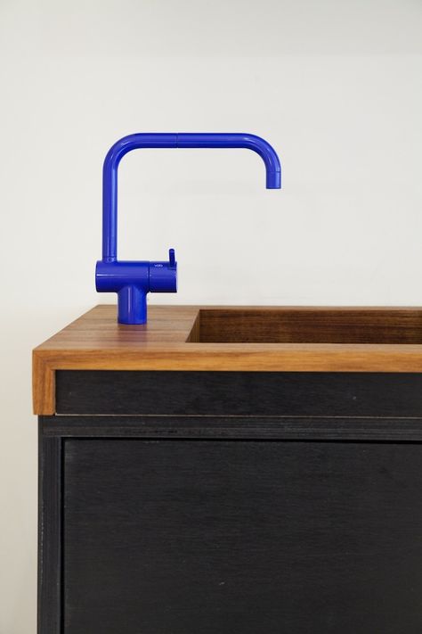 The iconic Arne Jacobsen faucet, commissioned by Vola in 1961, is currently available in six different colors, as well as stainless steel and chrome, through the Danish Design Store. We spotted the blue KV1 model in a display put together by the much-loved store Mjölk in Toronto. Vola Faucet, Countertop Concrete, Modern Hacienda, Langston Hughes, Classic Kitchen, Kitchen Mixer, Arne Jacobsen, Kitchen Taps, Cheap Decor