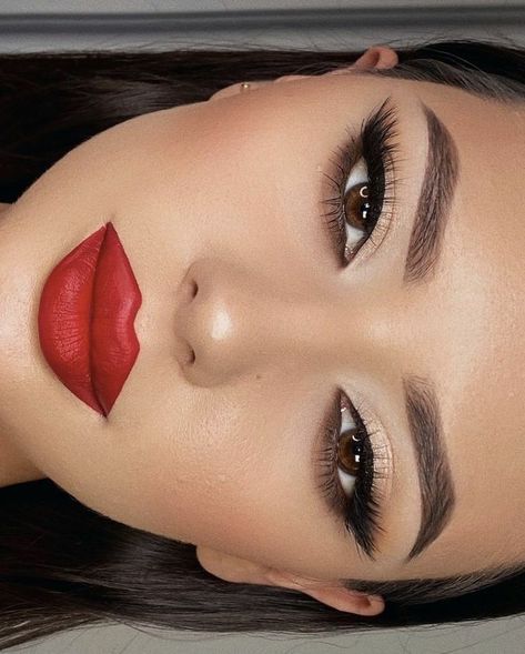 Makeup Bibir, Bridal Makeup Red Lips, Thanksgiving Makeup Looks, Red Lips Makeup Look, Red Lipstick Makeup, Prom Eye Makeup, Red Lip Makeup, Red Makeup, Dope Makeup