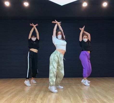 Dance Outfits Aesthetic, Dance Aesthetic Hip Hop, Aesthetic Hip Hop, Hip Hop Aesthetic, Dance Motivation, Dancer Lifestyle, Idol Life, Dance Aesthetic, Dance Dreams