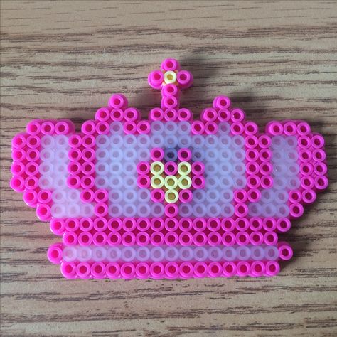 Perler Bead Crown Pattern, Crown Perler Beads, Perler Bead Crown, Barbie Perler Beads, Melty Bead Designs, Melt Beads Patterns, Rhinestone Designs Templates, Hamma Beads Ideas, Perler Creations