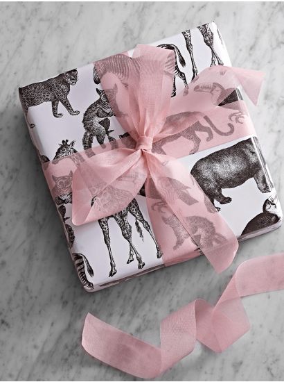 Creative Wrapping Ideas, Luxury Christmas Wrapping, Luxury Christmas Wrapping Paper, Christmas Gift Packaging, Gift Wrapping Inspiration, Astuces Diy, Christmas Gift Wrap, Gift Inspo, Creative Gift Wrapping