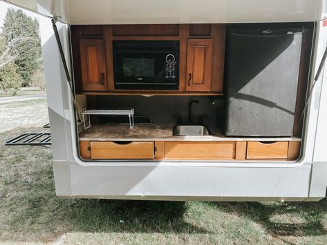 Rear Kitchen Rv Remodel, Camper Outdoor Kitchen Remodel, Outdoor Camper Kitchen, Rv Outdoor Kitchen Ideas, Camper Outdoor Kitchen, Outdoor Kitchen Remodel, Rv Outdoor Kitchen, Rv Kitchen Remodel, Outdoor Kitchen Sink