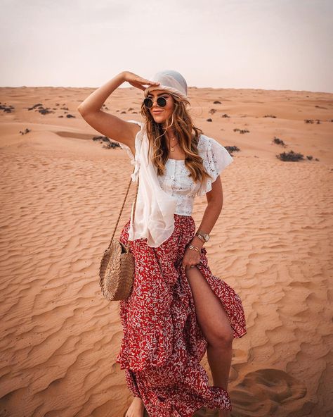 Outfit Ideas Dubai, Desert Outfit Ideas Dubai, Desert Outfit Ideas, Dubai Fashion Women, Dubai Outfits Ideas, Dessert Safari, Egypt Outfits, Dubai Outfit, Desert Outfit