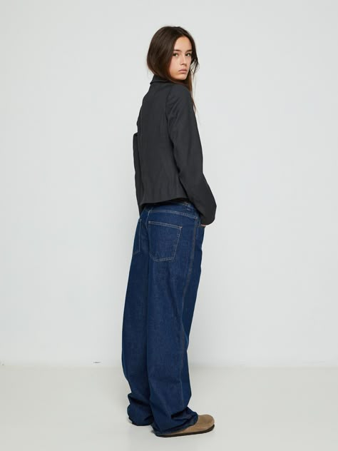 Baggy Straight Leg Jeans Outfits, Baggy Dark Blue Jeans Outfit, Dark Blue Baggy Jeans Outfit, Dark Baggy Jeans, Dark Blue Outfits, Dark Blue Jeans Women, Dark Blue Baggy Jeans, Dark Denim Jeans Outfit, Dark Blue Jeans Outfit