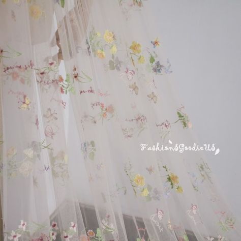 Dreamy Flower Veil for Bride Embroidered Colorful Flowers - Etsy Australia Colorful Flowers Wedding, Veil For Bride, Unique Wedding Veils, Unique Veil, Veil Floral, Tulle Wedding Veil, Floral Veil, Veil Length, Flower Veil