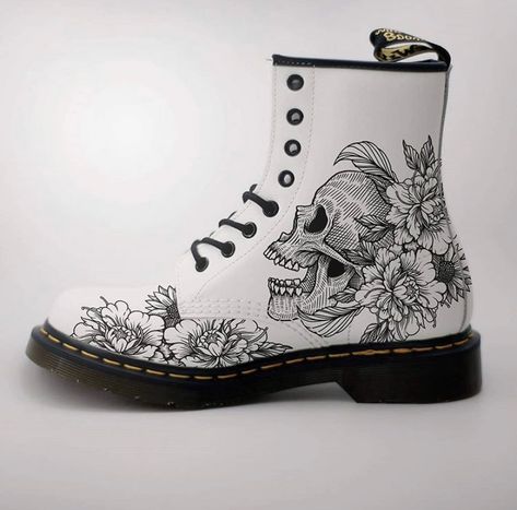 Drawing On Doc Martens, Diy Dr Martens, Hand Painted Doc Martens, Wedding Dr Martens, Painted Boots Diy Ideas, Custom Dr Martens, Painted Combat Boots, Custom Docs, Clothing Painting