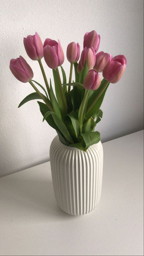 Flower Screensaver, Soft Pink Theme, Tulips In Vase, Nothing But Flowers, Flowers Bouquet Gift, Flower Therapy, Beautiful Bouquet Of Flowers, Pink Tulips, Fake Plants