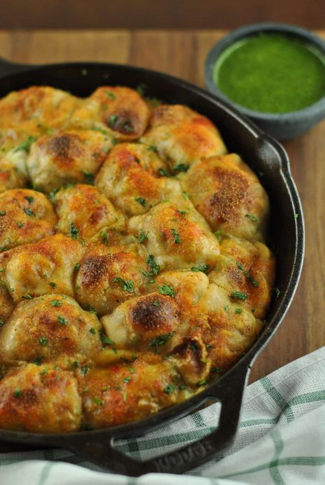 Indian Fusion Appetizers, Samosa Pizza, Pinwheels Baked, Samosa Pinwheels, Samosa Filling, Baked Samosa, Green Chutney Recipe, Baked Snacks, Delicious Side Dishes